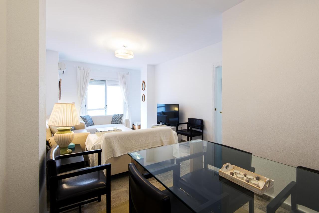 Center Location & Parking Free Apartment With Largeterrace & Bbq Málaga Esterno foto