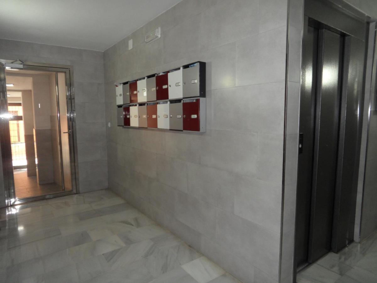 Center Location & Parking Free Apartment With Largeterrace & Bbq Málaga Esterno foto