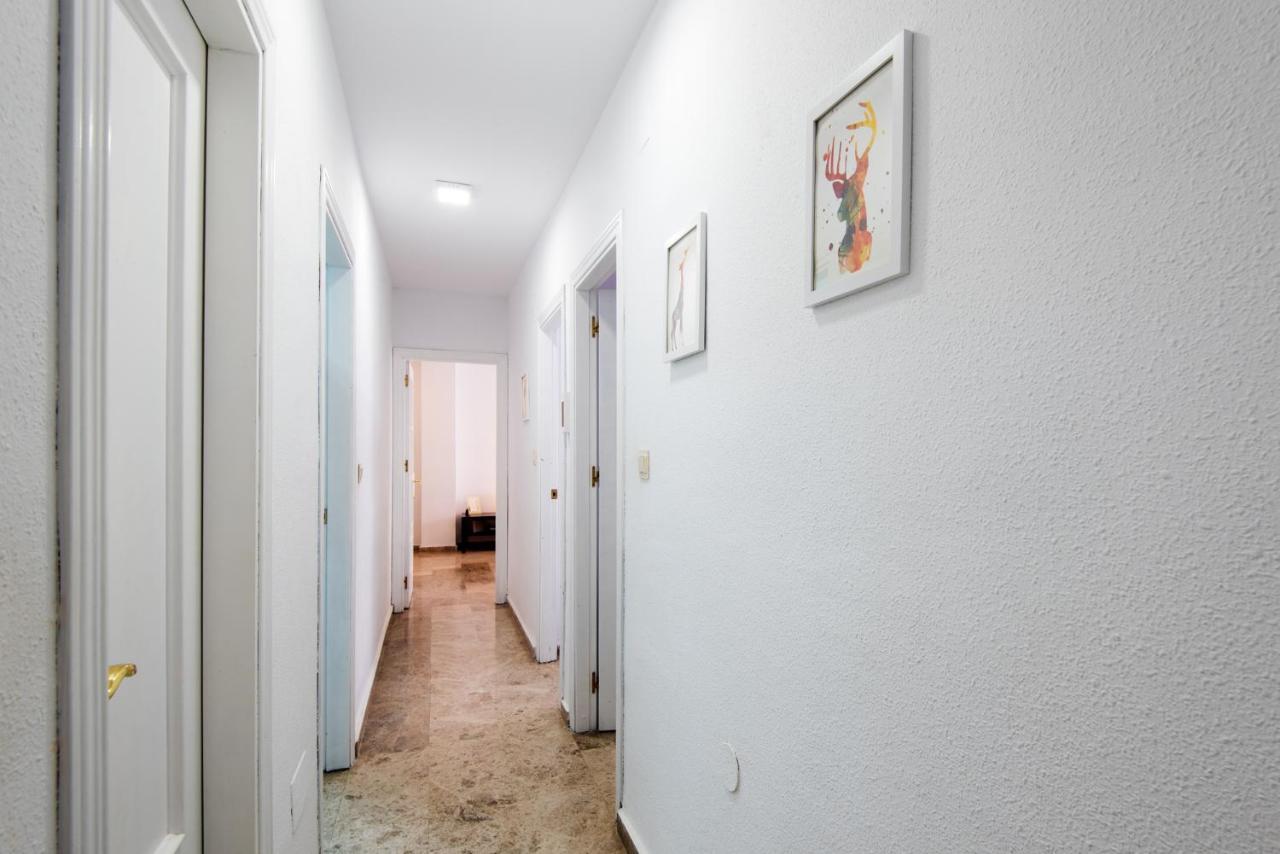 Center Location & Parking Free Apartment With Largeterrace & Bbq Málaga Esterno foto