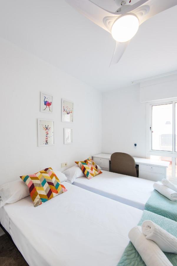 Center Location & Parking Free Apartment With Largeterrace & Bbq Málaga Esterno foto
